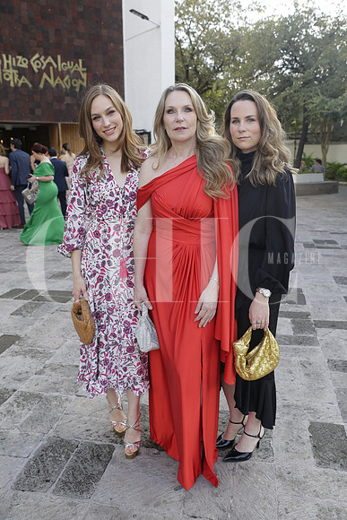 Adriana Bremer, Adriana Ibarra y Paulina Bremer 3