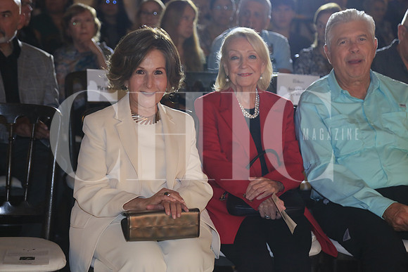 Adriana Tijerina y Julieta Ortiz y Alejandro Treviño
