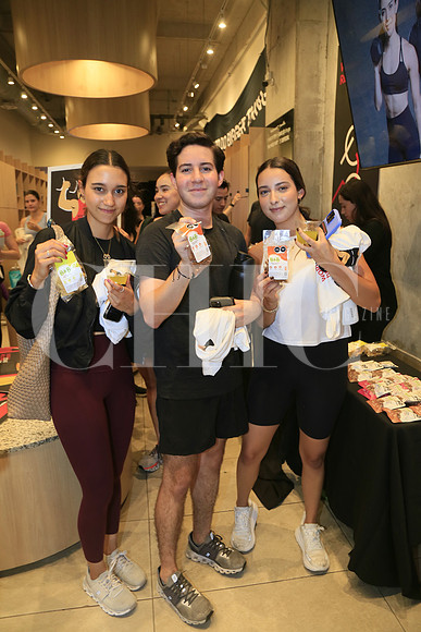 Emma Navarro, Juan Pablo Galvez y Daniela Galvez (2)