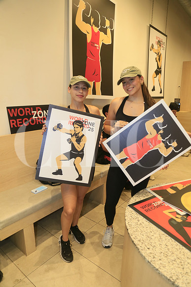 Nicole Buentello y Valeria Cantú (2)