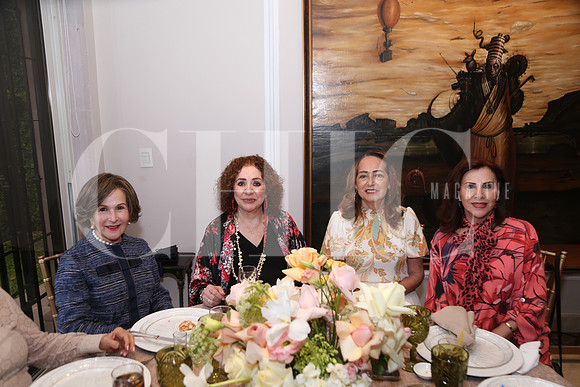 Adriana Tijerina, Irene Musquiz, Carmen Herrera y Martha Morales de García1