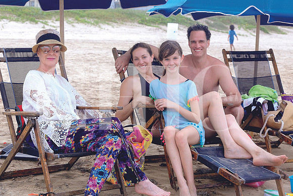 LAURA BARRERA, LILY GARZA DE SADA, ALEJANDRO SADA Y REGINA SADA