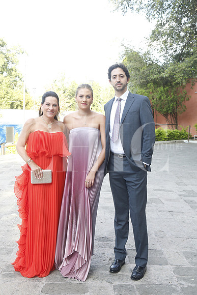 Brenda de Calderón, Camila Calderón y Daniel Sanz