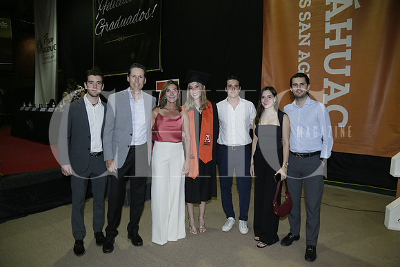 Diego Benitez, Alfonso Benitez, Claudia Mena, Paulina Benitez, Andres Cueva, Fernanda Benitez y Alfonso Benitez (2)