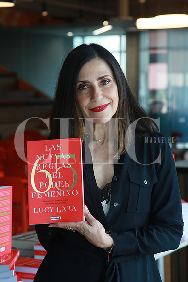 Lucy Lara (4)