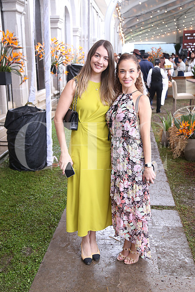 Alexandra Cavazos y Gabriela Saucedo 1