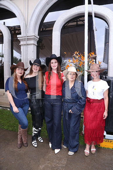Katy Bronco, Suleima Sánchez, Mariana Rivera, Rosy Cadena y Carmen Rodríguez