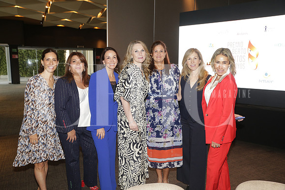 Georgina Mayer, Marcela Moyeda, Sofia Izaguirre, Adriana Ibarra, Gaby Cantú, Ana Cecilia Ibarra y Lucía Escobar 5