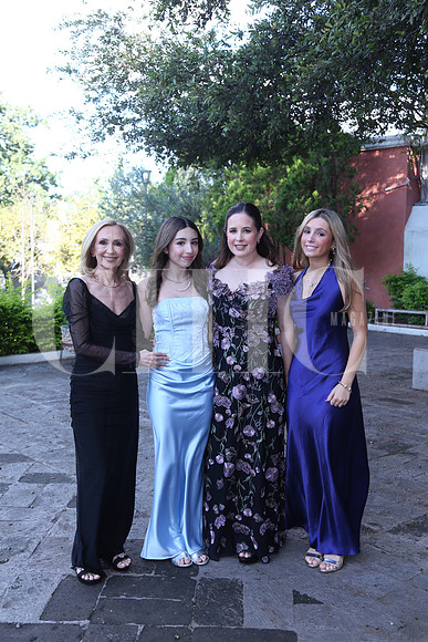 Laura Ferández de Melo, Emma Cruz Melo, Sofia Cruz Melo y Laura Melo de Cruz