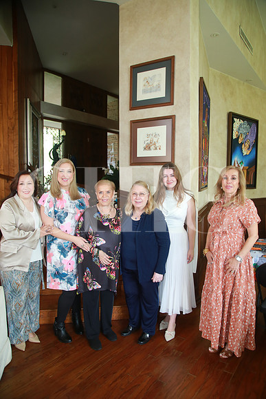 Lucy Taha de Fernández, Diana Taha, Rosy Cabrera, María de la Luz González de Taha, Crista Fernández y María Esther Assad de Bichara (3)