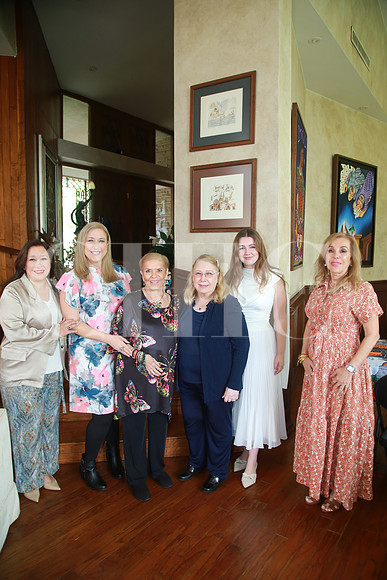 Lucy Taha de Fernández, Diana Taha, Rosy Cabrera, María de la Luz González de Taha, Crista Fernández y María Esther Assad de Bichara (4)