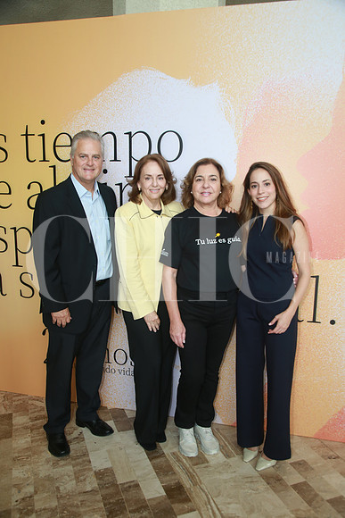 Gonzalo Escamez, Tutuy Escamez, Cristina Canavati y Sofia Lozano (2)
