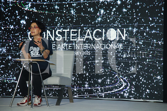 Avelina Lesper (6)