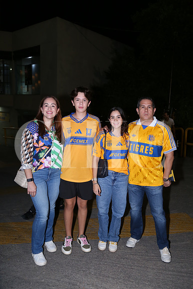 Ale Alanis, Eugenio Saldivar y Emma Saldivar 1