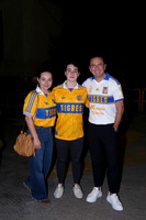 Caro Flores, Santiago Naya y Santiago Naya 0