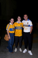 Caro Flores, Santiago Naya y Santiago Naya 1