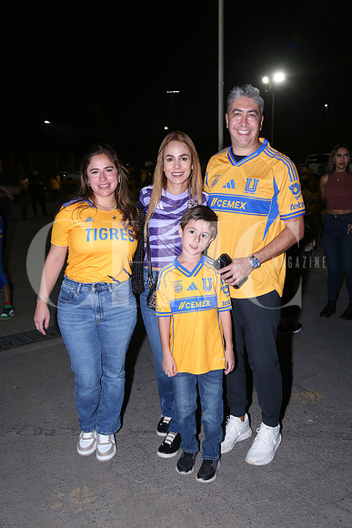 Miriam Salinas, Ana Salinas, Héctor Carranza y Diego Carranza 1
