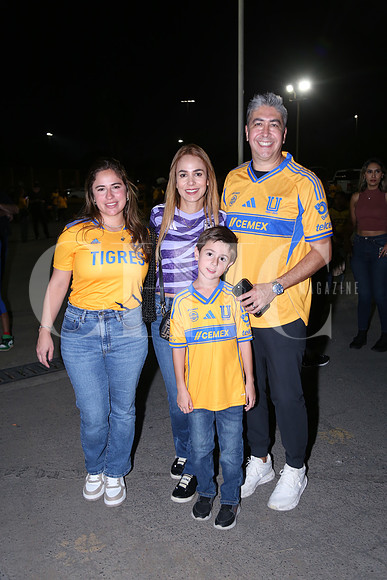 Miriam Salinas, Ana Salinas, Héctor Carranza y Diego Carranza 2