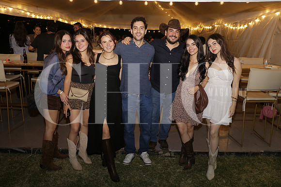 Camila Cabada, Ana Cristina Romero, Mariana de la Garza, Carlos Garza, Bernardo Lopez, Mariana Fernandez y Daniela Sanchez 3