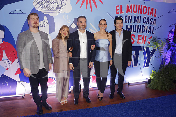 Emilio de la Garza, Alexandra de la Garza, Adrián de la Garza, Gaby Oyervides,6