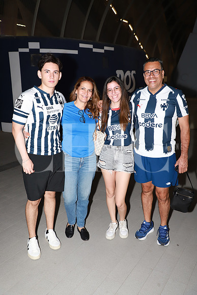 Hernan Granados, Cristina Echegaray, Carolina Granados y Hernan Granados 2