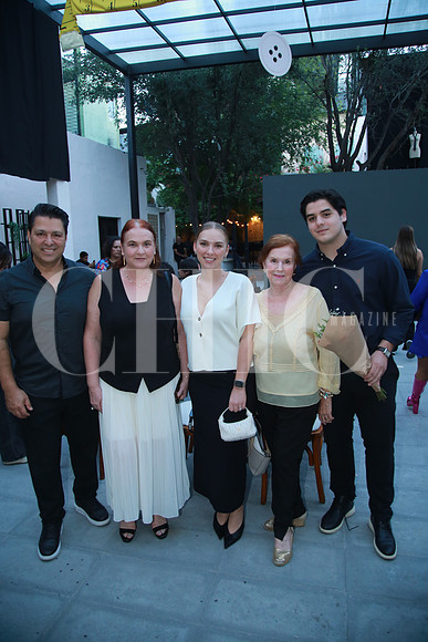 Eleazar Zuñiga, Claudia Páez, Regina Zuñiga, Ana María de Páez y David González (3)