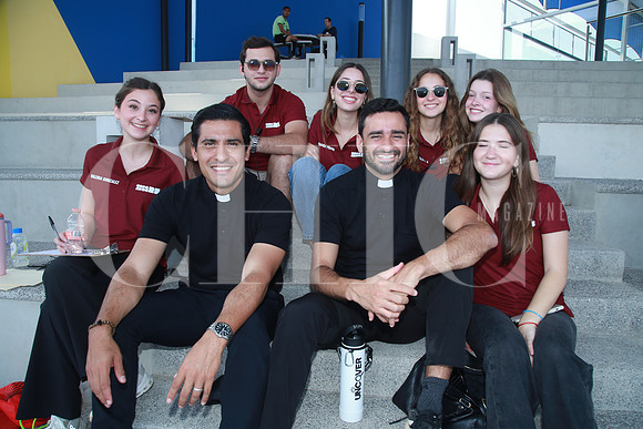 (atrás) Emilio Melo, Mayra Pompa, Regina Padilla, Dany Alonso, (adelante) Valeria González, Adriál Olvera, Alejandro Medina y Regina Guerra