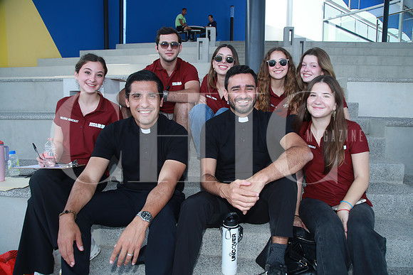 (atrás) Emilio Melo, Mayra Pompa, Regina Padilla, Dany Alonso, (adelante) Valeria González, Adriál Olvera, Alejandro Medina y Regina Guerra