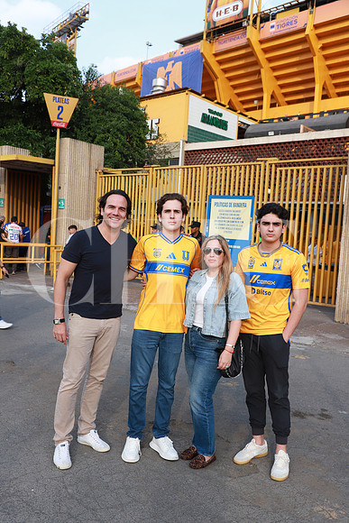 Lenin Zazueta, Lenin Zazueta, Cecy Moyeda de Zazueta y Luca Zazueta 2