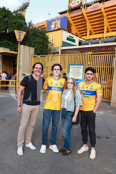 Lenin Zazueta, Lenin Zazueta, Cecy Moyeda de Zazueta y Luca Zazueta 3