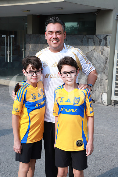 Roberto Carreon, Noel Carreon y Roberto Carreon 1