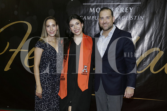 Mónica Sánchez, Isabella Garza y Carlos Garza (3)
