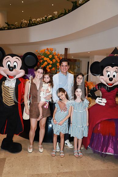 Milarca Fernández, Aneska Garza, Eugenio Garza, Alondra Garza, Albana Garza y Alegra Garza 2