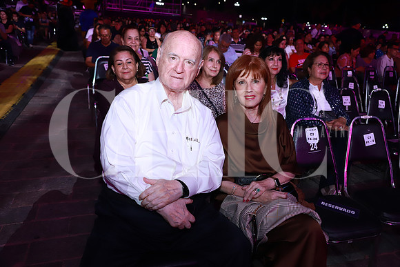 Alejandro Morales y Victoria Morales 0