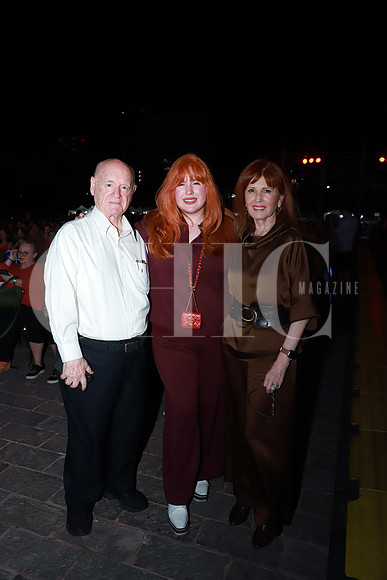 Alejandro Morales, Victoria Kuhne y Victoria Morales 0