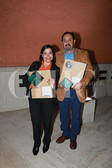 Larisa Rodríguez y Carlos Sifuentes 0