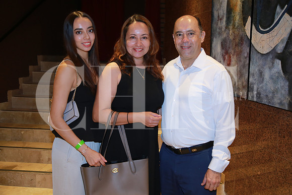 Paula Romero, Dulce Gabino y Víctor Romero (2)