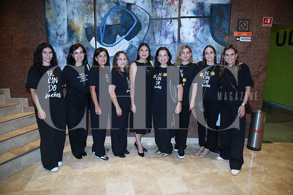 Roberta Esparza, Alejandra Garza, Connie García, Rosy Flores, Pug De la Garza, Ana Lucia Martínez, Paulina Gutíerrez y Saly Fernández (2)