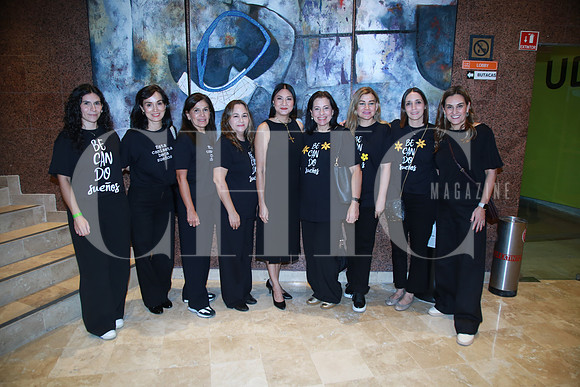 Roberta Esparza, Alejandra Garza, Connie García, Rosy Flores, Pug De la Garza, Ana Lucia Martínez, Paulina Gutíerrez y Saly Fernández