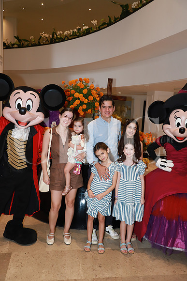 Milarca Fernández, Aneska Garza, Eugenio Garza, Alondra Garza, Albana Garza y Alegra Garza 0