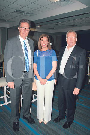 Luis Hernández, Viola Derbez de Hernández y Mauricio González
