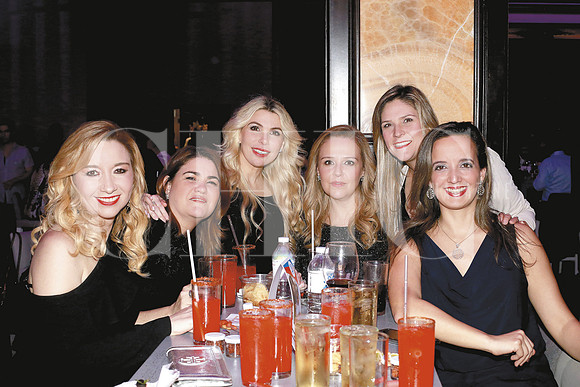 Gina Carrizales, Claudia Gutierrez, Roberta Barrera, Gaby de Arevalo, Adriana de Gil e Irma de Schleske