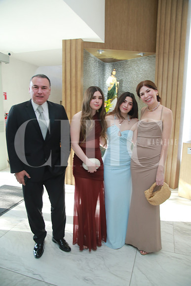 Gerardo Peña,Camila Peña, Alexa Peña y Alejandra Gutíerrez (2)