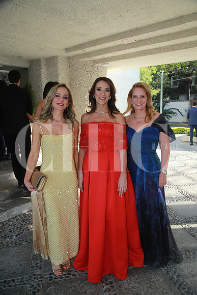 Karla Hoefer, Karla Perales y Mari Carmén Herrera de De La Torre (2)