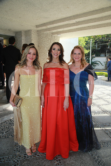 Karla Hoefer, Karla Perales y Mari Carmén Herrera de De La Torre (3)