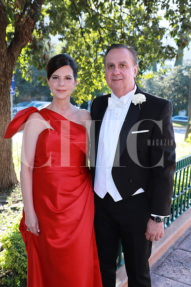 Valeria Garza de Paredes y César Paredes ( Papás Novio 0