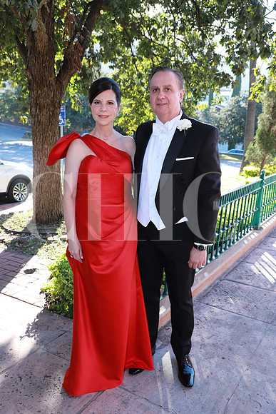 Valeria Garza de Paredes y César Paredes ( Papás Novio 2