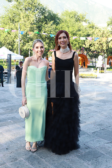 Paulina Chapa y Paulina Farias de Chapa 0