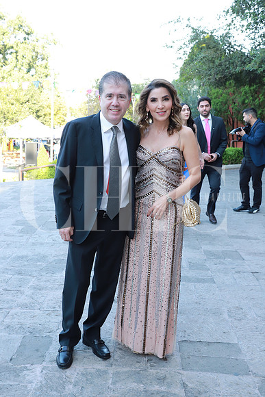 Héctor Morales y Ludy de Morales 0