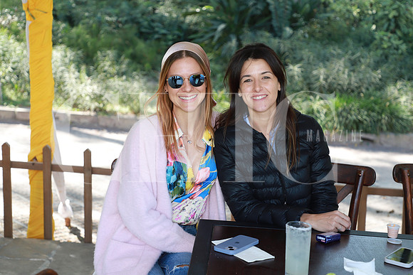 Caroline Leal y Melina Azzaro 1